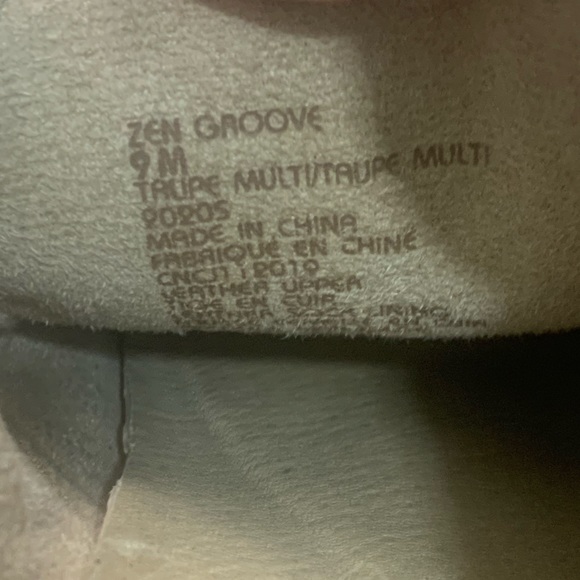 Earth Zen Groove Taupe Multi Shiny Python sz9 EUC - Picture 8 of 8